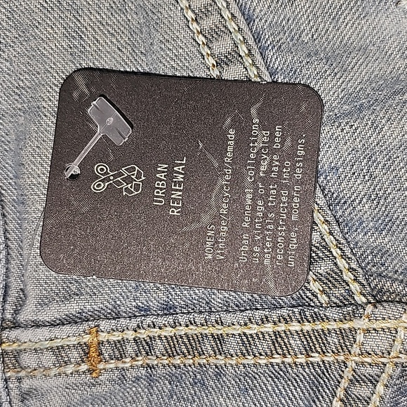 NWT Urban Renewal Levi’s Cutoff Denim Shorts Medium Cheeky High Rise Distressed - Picture 4 of 8